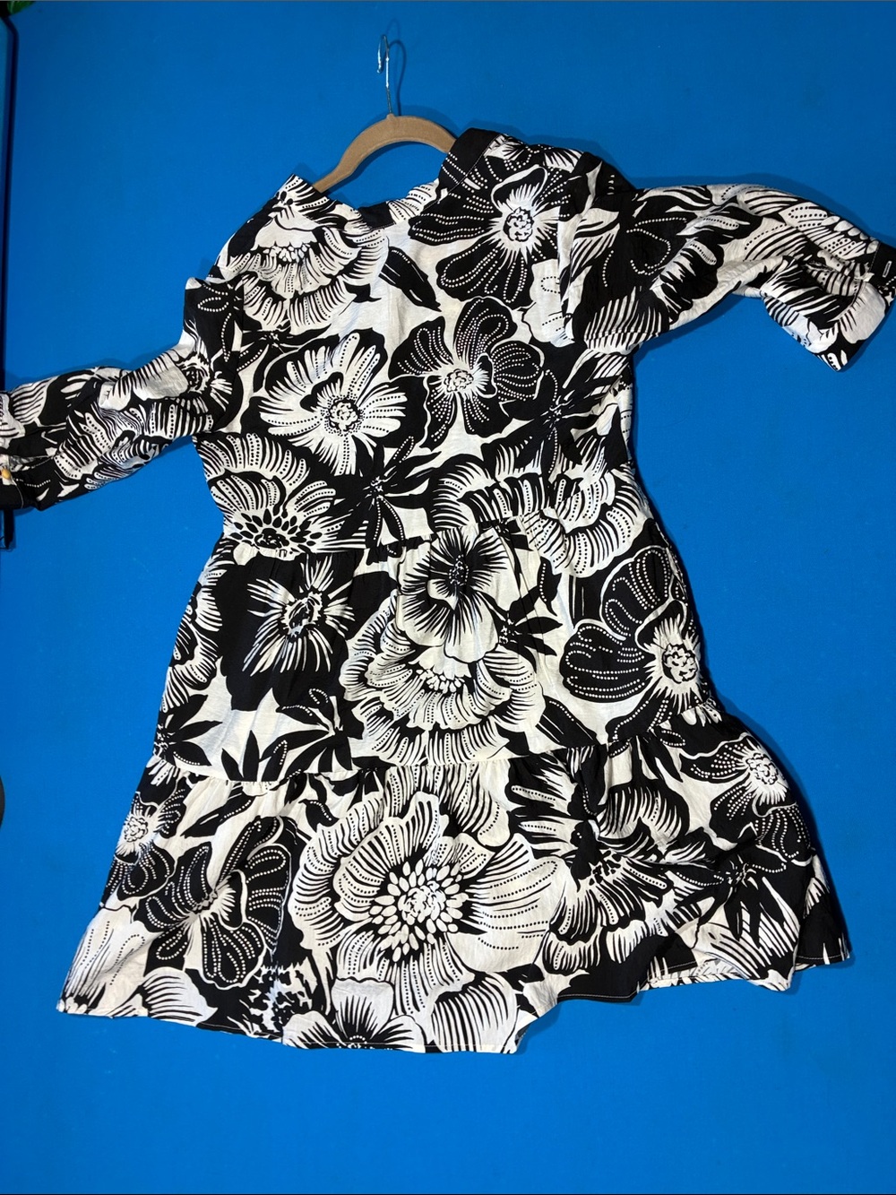 Rachel Zoe Black and White Floral Flowy Midi Dress- NWT- Size M - Picture 5 of 17